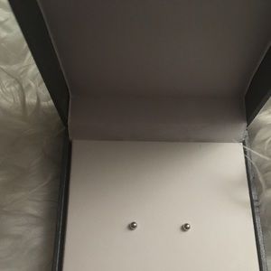 14kt white gold studs